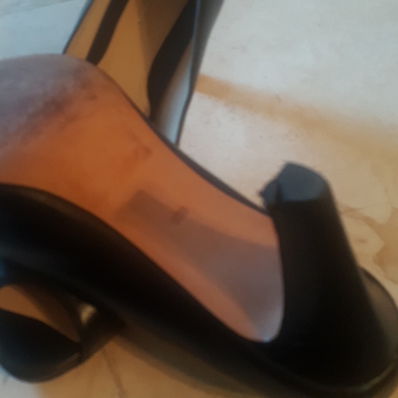 Beautiful Black Cole Haan peep toe heels - Picture 3 of 4